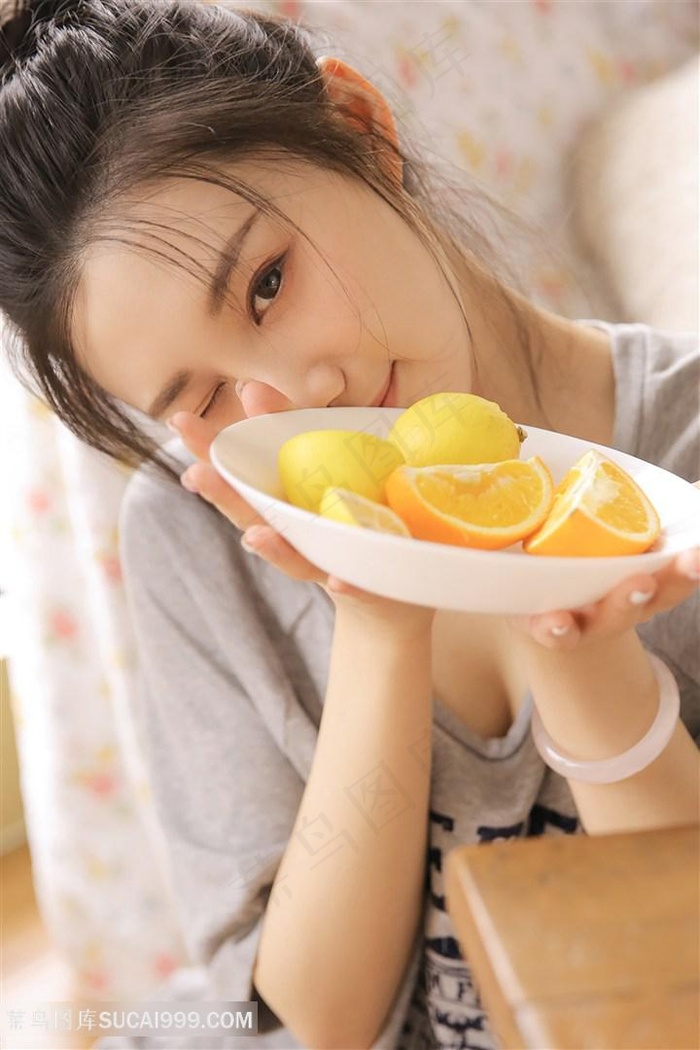 中性灰的色彩搭配